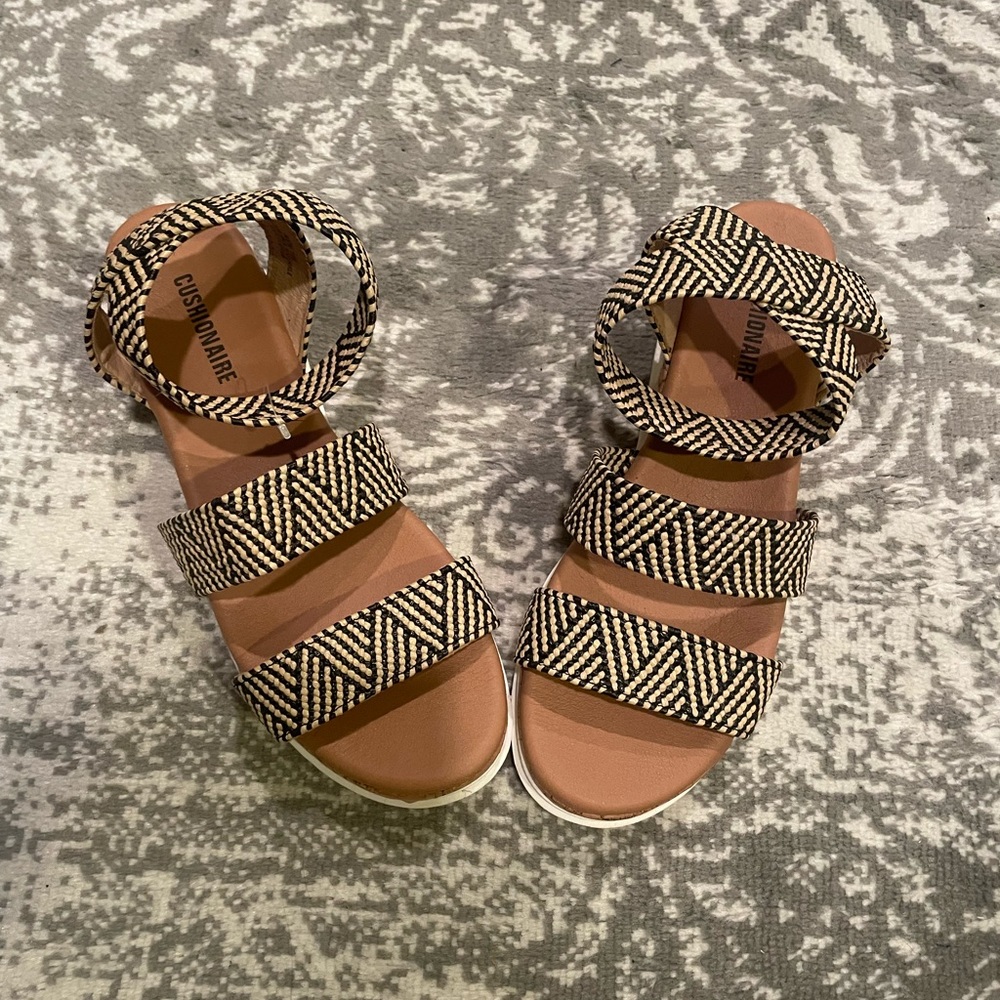 Cushionaire Size 10 Ankle Strap Platform sandal. Never worn..